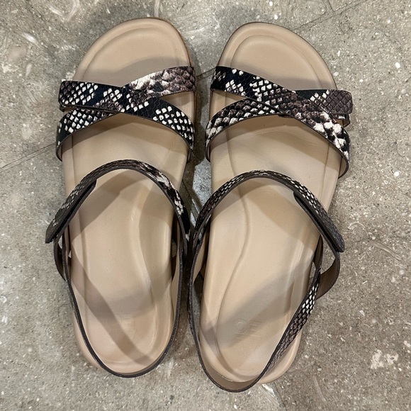 Abeo Kai sandals size 7.5 like new - Picture 5 of 7